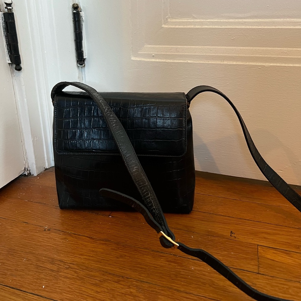 Nicoli Made in Italy
Black crocodile embossed leather shoulder bag